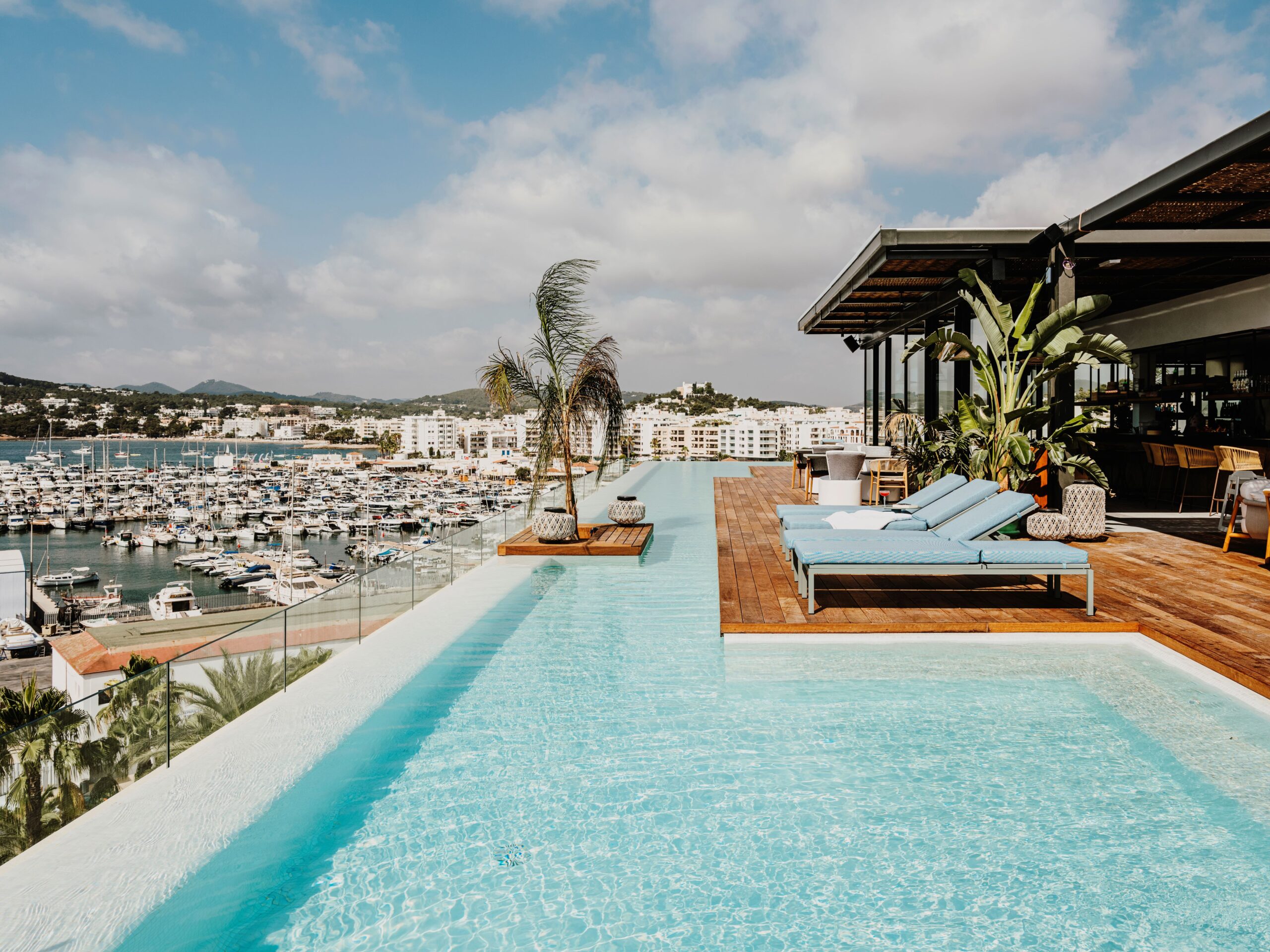 aguas-de-ibiza-2025-infinity-pool